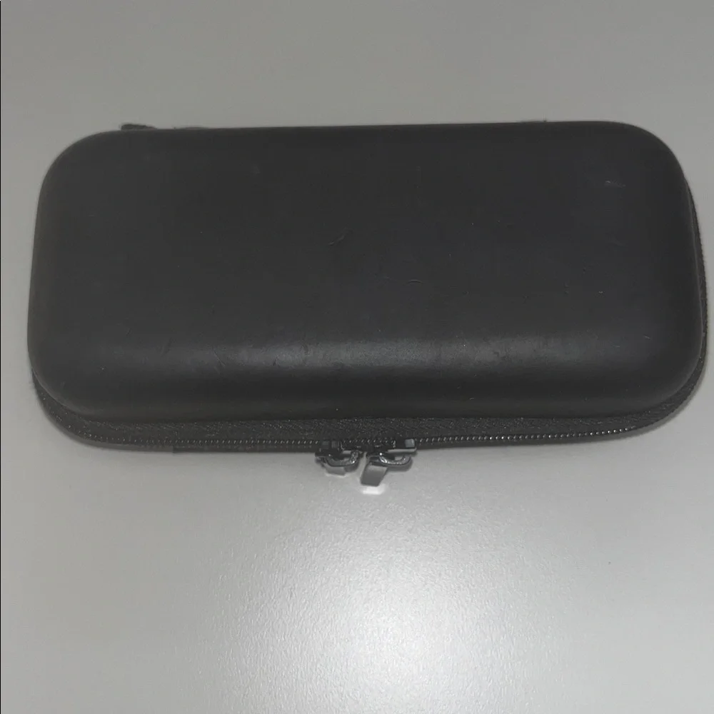 Luenx Black hard zip up Sunglasses Case with inside netting / preowned